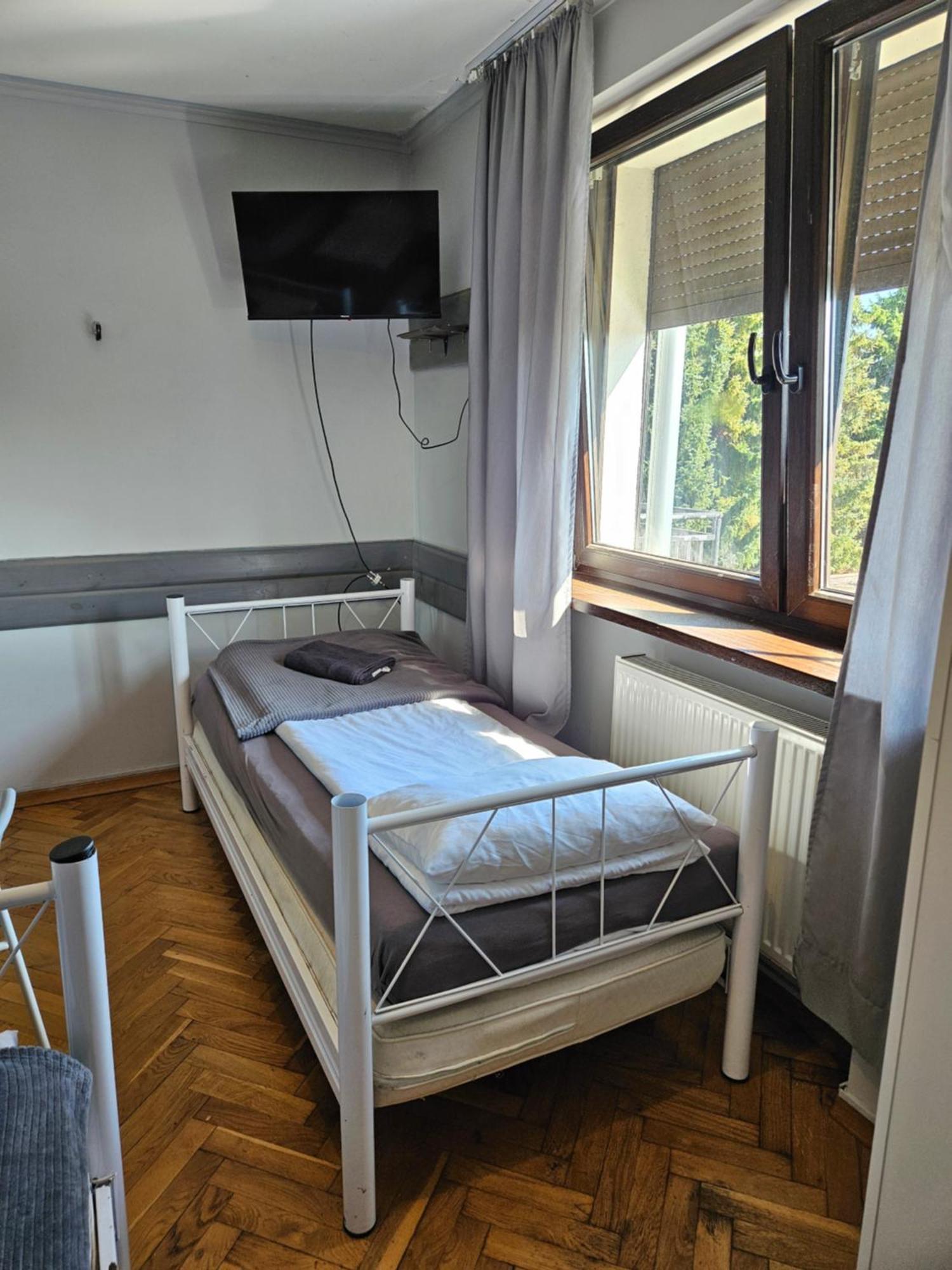 Pokoje Pracownicze Кімнати Для Працівників,Гуртожиток Swarzędz Exteriér fotografie